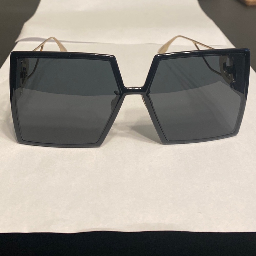 Christian Dior 30 Montaigne Square Sunglasses Designer New with Defects